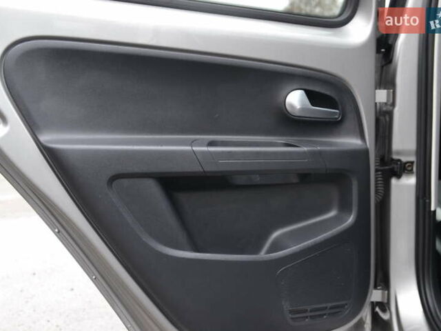 Серый Фольксваген e-up, объемом двигателя 0 л и пробегом 92 тыс. км за 7999 $, фото 17 на Automoto.ua