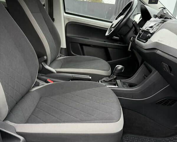 Серый Фольксваген e-up, объемом двигателя 0 л и пробегом 98 тыс. км за 9999 $, фото 28 на Automoto.ua