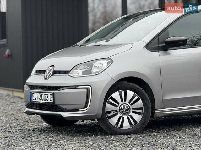 Серый Фольксваген e-up, объемом двигателя 0 л и пробегом 98 тыс. км за 9999 $, фото 2 на Automoto.ua