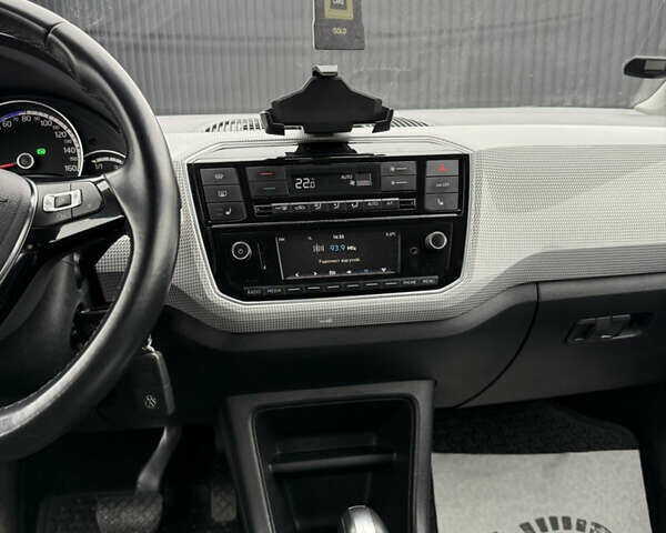 Серый Фольксваген e-up, объемом двигателя 0 л и пробегом 98 тыс. км за 9999 $, фото 20 на Automoto.ua