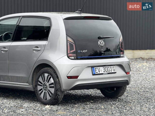 Серый Фольксваген e-up, объемом двигателя 0 л и пробегом 98 тыс. км за 9999 $, фото 11 на Automoto.ua