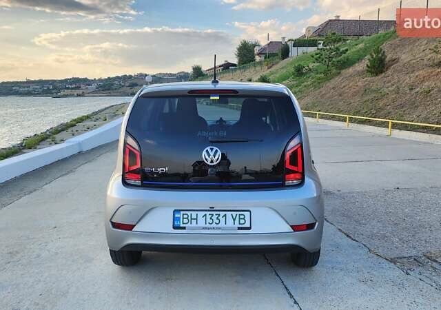 Серый Фольксваген e-up, объемом двигателя 0 л и пробегом 64 тыс. км за 12400 $, фото 9 на Automoto.ua