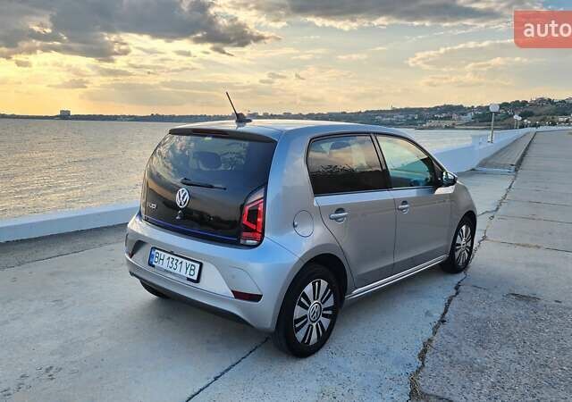 Серый Фольксваген e-up, объемом двигателя 0 л и пробегом 64 тыс. км за 12400 $, фото 5 на Automoto.ua