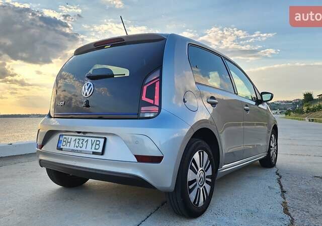 Серый Фольксваген e-up, объемом двигателя 0 л и пробегом 64 тыс. км за 12400 $, фото 20 на Automoto.ua