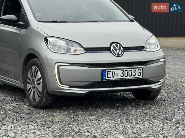 Серый Фольксваген e-up, объемом двигателя 0 л и пробегом 98 тыс. км за 9999 $, фото 6 на Automoto.ua