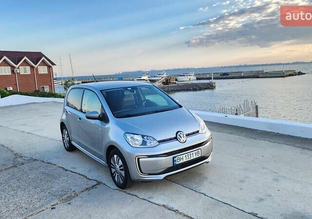 Серый Фольксваген e-up, объемом двигателя 0 л и пробегом 64 тыс. км за 12400 $, фото 21 на Automoto.ua