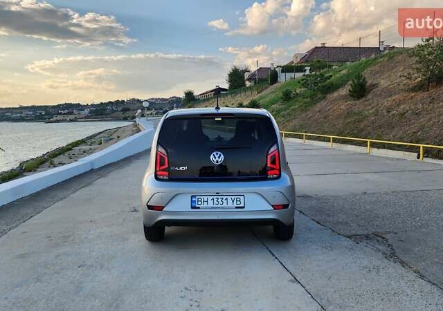 Серый Фольксваген e-up, объемом двигателя 0 л и пробегом 64 тыс. км за 12400 $, фото 7 на Automoto.ua