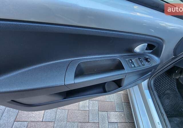 Серый Фольксваген e-up, объемом двигателя 0 л и пробегом 64 тыс. км за 12400 $, фото 11 на Automoto.ua