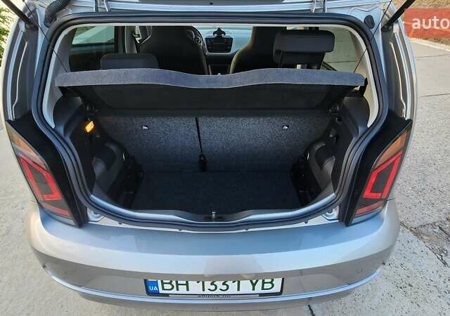 Серый Фольксваген e-up, объемом двигателя 0 л и пробегом 64 тыс. км за 12400 $, фото 12 на Automoto.ua