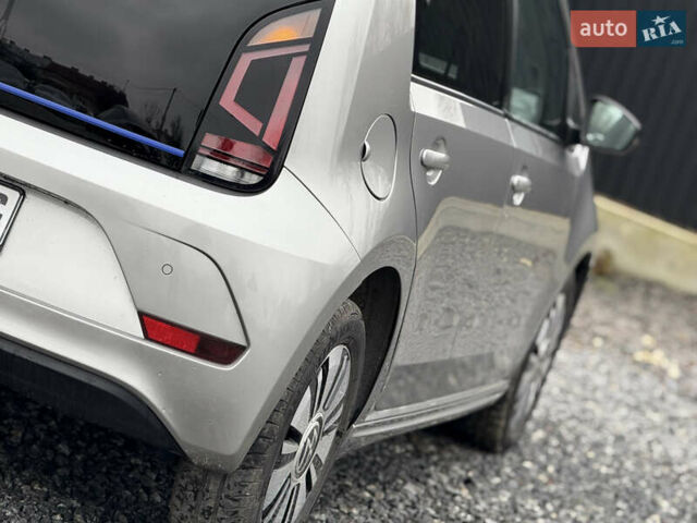 Серый Фольксваген e-up, объемом двигателя 0 л и пробегом 98 тыс. км за 9999 $, фото 15 на Automoto.ua