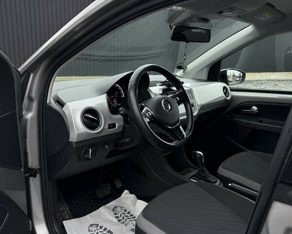 Серый Фольксваген e-up, объемом двигателя 0 л и пробегом 98 тыс. км за 9999 $, фото 26 на Automoto.ua