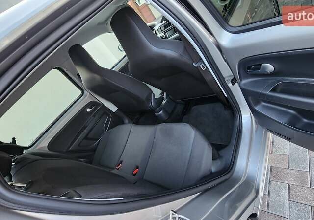 Серый Фольксваген e-up, объемом двигателя 0 л и пробегом 64 тыс. км за 12400 $, фото 10 на Automoto.ua