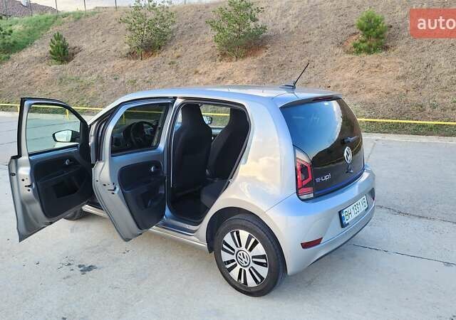Серый Фольксваген e-up, объемом двигателя 0 л и пробегом 64 тыс. км за 12400 $, фото 18 на Automoto.ua