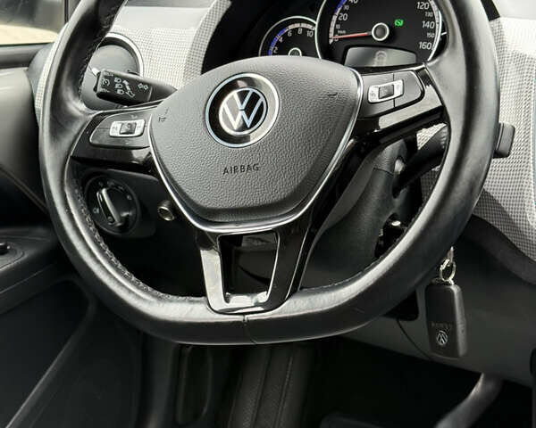 Серый Фольксваген e-up, объемом двигателя 0 л и пробегом 89 тыс. км за 10999 $, фото 26 на Automoto.ua