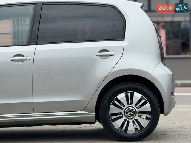 Серый Фольксваген e-up, объемом двигателя 0 л и пробегом 89 тыс. км за 10999 $, фото 8 на Automoto.ua