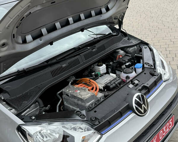 Серый Фольксваген e-up, объемом двигателя 0 л и пробегом 89 тыс. км за 10999 $, фото 40 на Automoto.ua