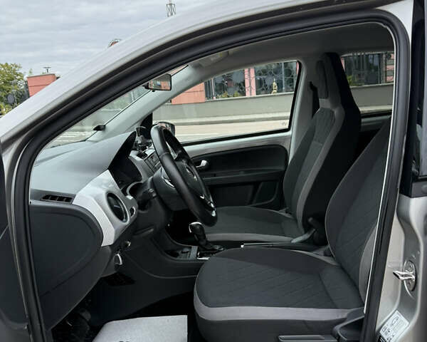 Серый Фольксваген e-up, объемом двигателя 0 л и пробегом 89 тыс. км за 10999 $, фото 28 на Automoto.ua