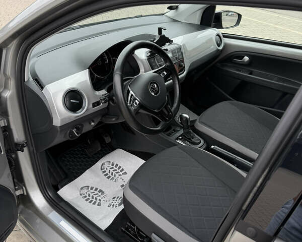 Серый Фольксваген e-up, объемом двигателя 0 л и пробегом 89 тыс. км за 10999 $, фото 30 на Automoto.ua