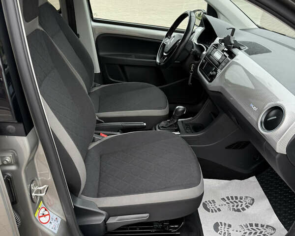 Серый Фольксваген e-up, объемом двигателя 0 л и пробегом 89 тыс. км за 10999 $, фото 35 на Automoto.ua