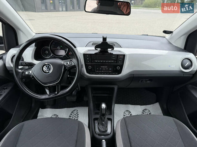 Серый Фольксваген e-up, объемом двигателя 0 л и пробегом 89 тыс. км за 10999 $, фото 22 на Automoto.ua