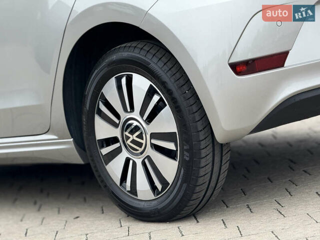 Серый Фольксваген e-up, объемом двигателя 0 л и пробегом 89 тыс. км за 10999 $, фото 15 на Automoto.ua