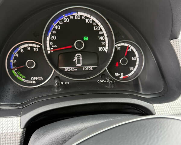 Серый Фольксваген e-up, объемом двигателя 0 л и пробегом 89 тыс. км за 10999 $, фото 29 на Automoto.ua