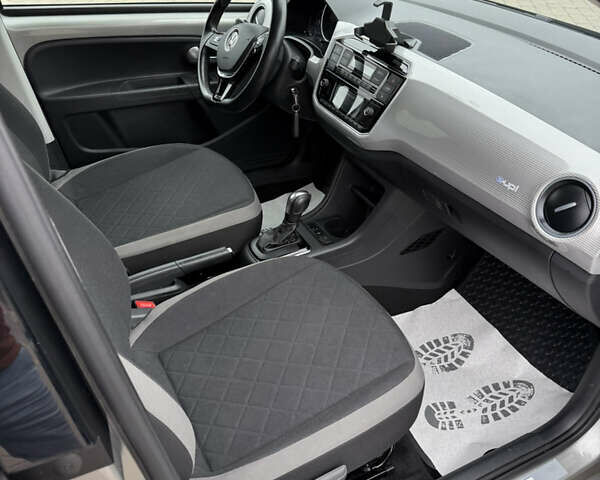 Серый Фольксваген e-up, объемом двигателя 0 л и пробегом 89 тыс. км за 10999 $, фото 36 на Automoto.ua