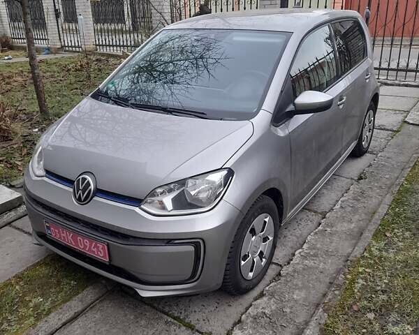 Серый Фольксваген e-up, объемом двигателя 0 л и пробегом 28 тыс. км за 11850 $, фото 8 на Automoto.ua