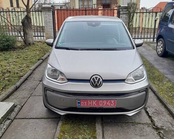 Серый Фольксваген e-up, объемом двигателя 0 л и пробегом 28 тыс. км за 11850 $, фото 10 на Automoto.ua