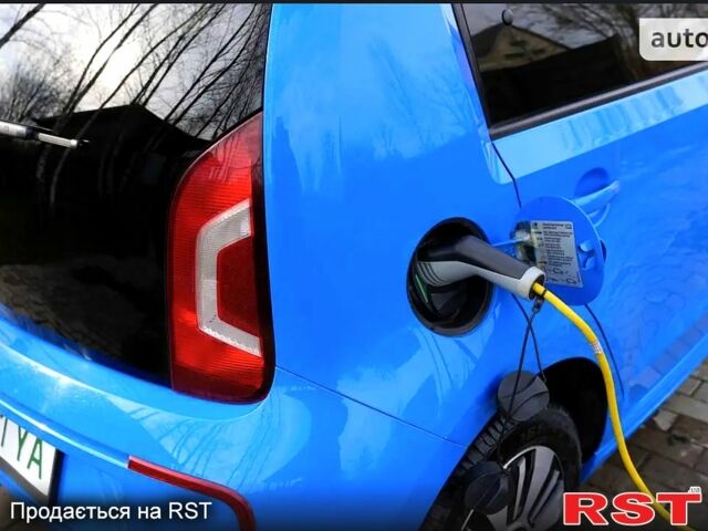 Синий Фольксваген e-up, объемом двигателя 0 л и пробегом 81 тыс. км за 6500 $, фото 2 на Automoto.ua