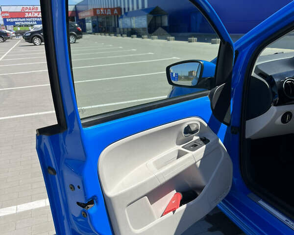 Синій Фольксваген e-up, об'ємом двигуна 0 л та пробігом 140 тис. км за 6200 $, фото 26 на Automoto.ua