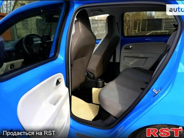 Синий Фольксваген e-up, объемом двигателя 0 л и пробегом 81 тыс. км за 6500 $, фото 4 на Automoto.ua