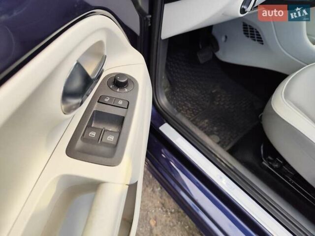 Синій Фольксваген e-up, об'ємом двигуна 0 л та пробігом 51 тис. км за 8555 $, фото 27 на Automoto.ua