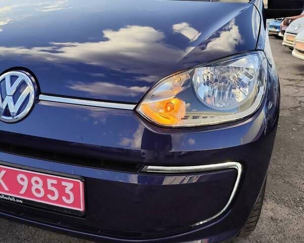 Синій Фольксваген e-up, об'ємом двигуна 0 л та пробігом 51 тис. км за 8555 $, фото 23 на Automoto.ua