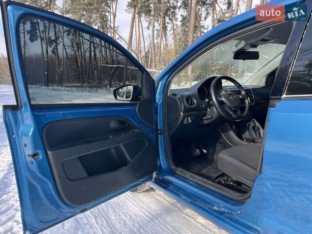Синий Фольксваген e-up, объемом двигателя 0 л и пробегом 72 тыс. км за 11200 $, фото 20 на Automoto.ua