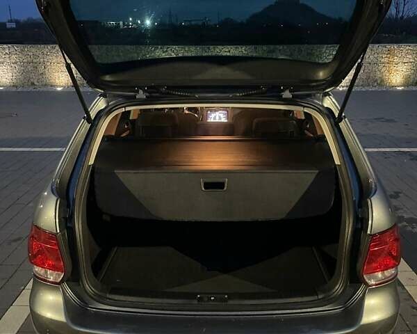 Серый Фольксваген Gol, объемом двигателя 2 л и пробегом 214 тыс. км за 10700 $, фото 10 на Automoto.ua