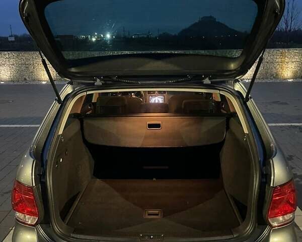 Серый Фольксваген Gol, объемом двигателя 2 л и пробегом 214 тыс. км за 10700 $, фото 5 на Automoto.ua