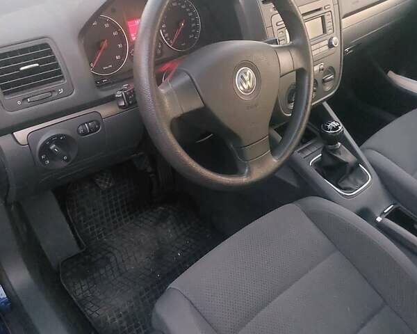 Синий Фольксваген Gol, объемом двигателя 1.6 л и пробегом 182 тыс. км за 5650 $, фото 4 на Automoto.ua