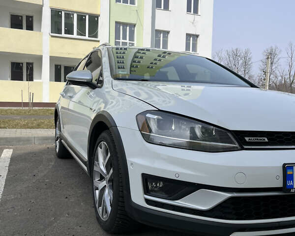 Білий Фольксваген Golf Alltrack, об'ємом двигуна 1.8 л та пробігом 81 тис. км за 17000 $, фото 3 на Automoto.ua