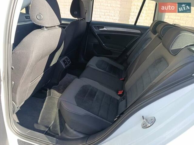 Белый Фольксваген Golf Alltrack, объемом двигателя 1.97 л и пробегом 235 тыс. км за 13600 $, фото 11 на Automoto.ua