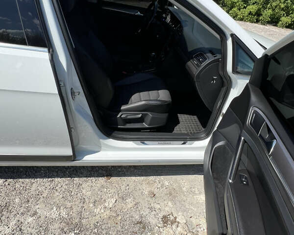 Белый Фольксваген Golf Alltrack, объемом двигателя 1.97 л и пробегом 284 тыс. км за 15500 $, фото 10 на Automoto.ua