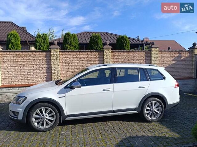 Белый Фольксваген Golf Alltrack, объемом двигателя 1.97 л и пробегом 235 тыс. км за 13700 $, фото 4 на Automoto.ua