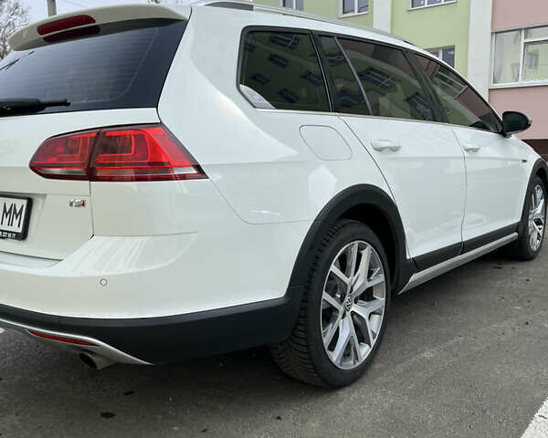 Белый Фольксваген Golf Alltrack, объемом двигателя 1.8 л и пробегом 81 тыс. км за 17000 $, фото 5 на Automoto.ua