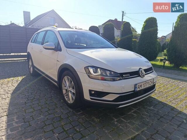 Белый Фольксваген Golf Alltrack, объемом двигателя 1.97 л и пробегом 235 тыс. км за 13600 $, фото 1 на Automoto.ua