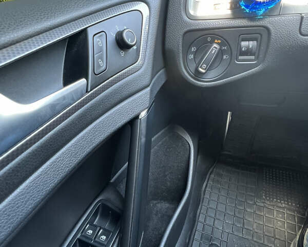 Белый Фольксваген Golf Alltrack, объемом двигателя 1.97 л и пробегом 284 тыс. км за 15500 $, фото 11 на Automoto.ua