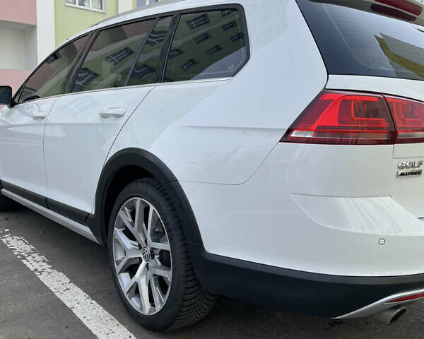 Білий Фольксваген Golf Alltrack, об'ємом двигуна 1.8 л та пробігом 81 тис. км за 17000 $, фото 2 на Automoto.ua