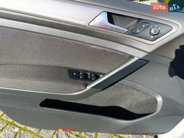 Белый Фольксваген Golf Alltrack, объемом двигателя 1.97 л и пробегом 235 тыс. км за 13600 $, фото 16 на Automoto.ua