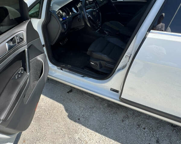 Білий Фольксваген Golf Alltrack, об'ємом двигуна 1.97 л та пробігом 281 тис. км за 14600 $, фото 6 на Automoto.ua