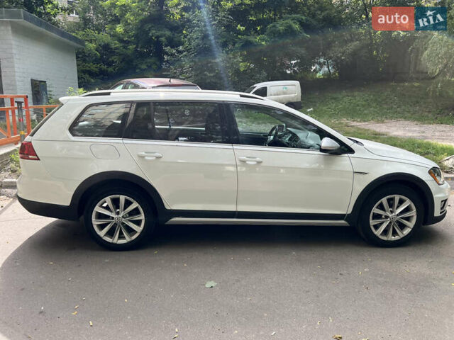 Белый Фольксваген Golf Alltrack, объемом двигателя 1.8 л и пробегом 196 тыс. км за 12400 $, фото 4 на Automoto.ua