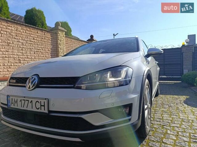 Белый Фольксваген Golf Alltrack, объемом двигателя 1.97 л и пробегом 235 тыс. км за 13600 $, фото 3 на Automoto.ua